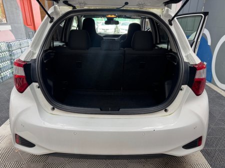 2019 Toyota Vitz - photo 7