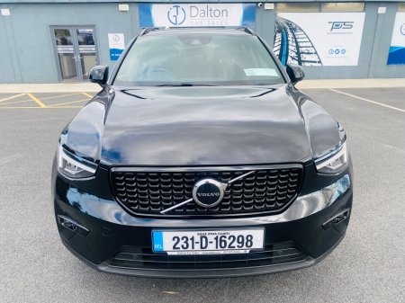 2023 Volvo XC40 - photo 2