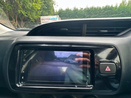 2018 Toyota Vitz - photo 11