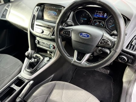 2016 Ford Focus - photo 2