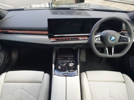2026 BMW 5-Series - photo 4