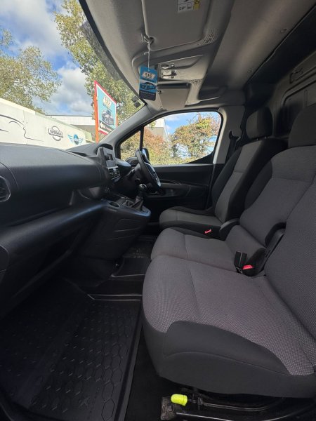 2020 Peugeot Partner - photo 20