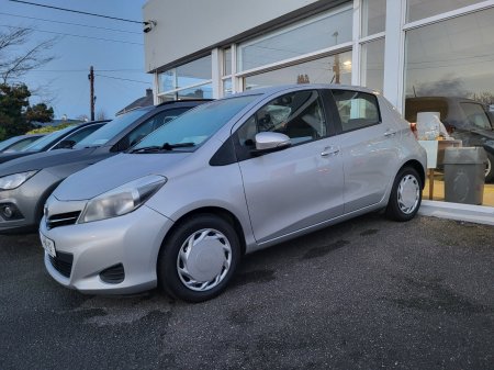 2014 Toyota Yaris - photo 2