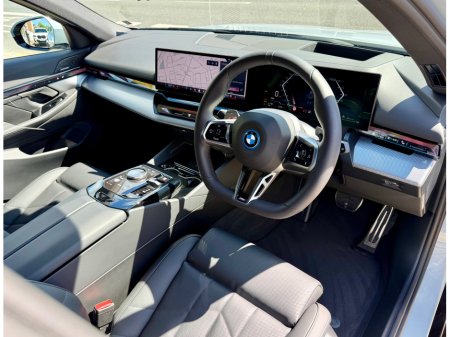 2025 BMW 5-Series - photo 22