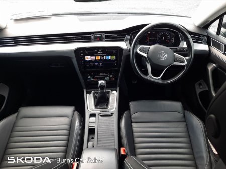 2022 Volkswagen Passat - photo 2