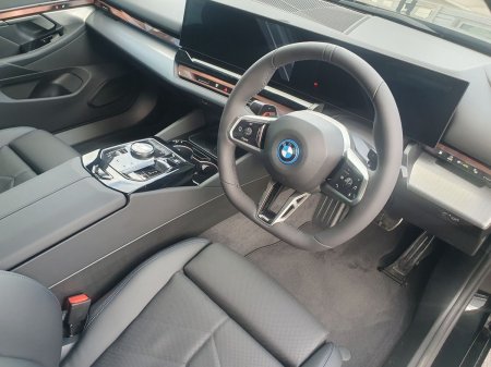 2026 BMW 5-Series - photo 6
