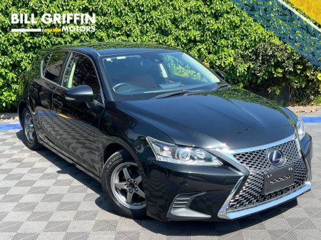 2019 Lexus CT 1.8 HYBRID AUTO // SUEDE HEATED SEATS // REVERSE CAMERA // DUAL ZONE CLIMATE CONTROL