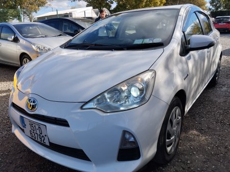 2015 Toyota Aqua - photo 2
