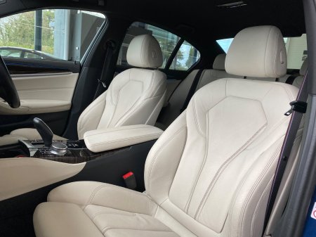 2023 BMW 5-Series - photo 10