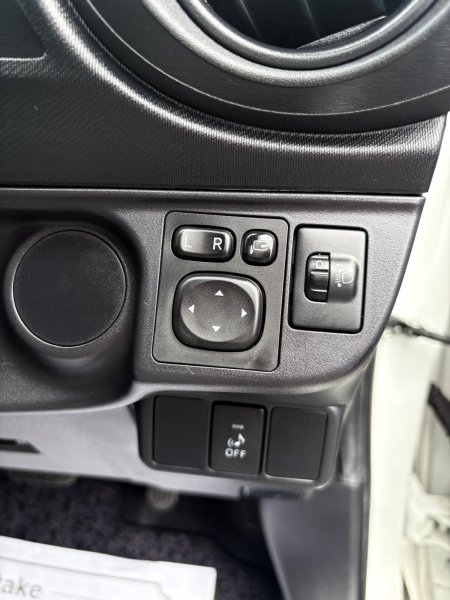2015 Toyota Aqua - photo 13