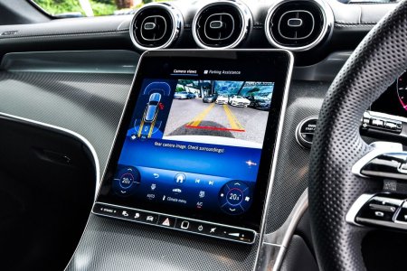 2025 Mercedes-Benz GLC - photo 17