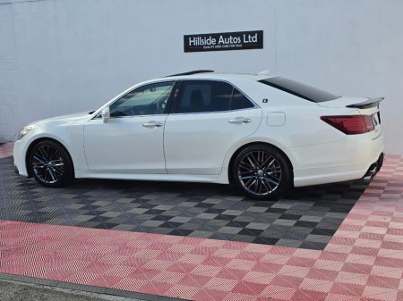 2015 Toyota Crown - photo 6