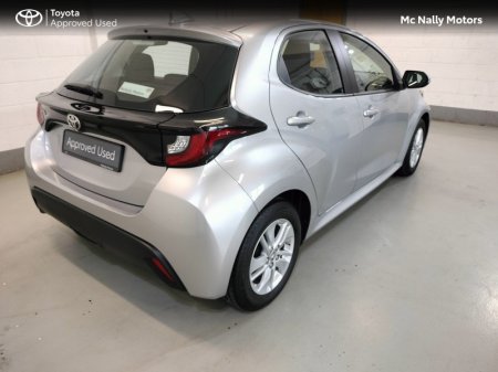 2024 Toyota Yaris - photo 2
