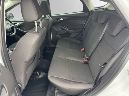 2015 Ford Focus - photo 11