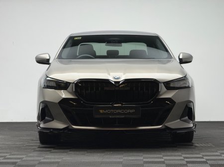 2025 BMW 5-Series - photo 2