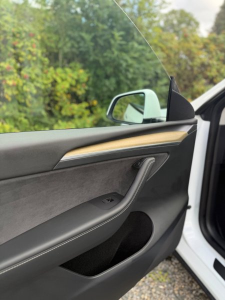2023 Tesla Model Y - photo 30
