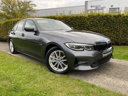 2022 BMW 3-Series - photo 17