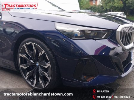 2025 BMW 5-Series - photo 17