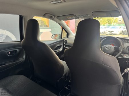 2018 Toyota Vitz - photo 16