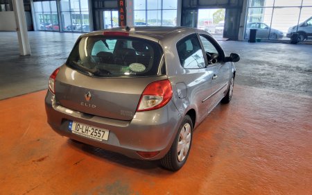 2010 Renault Clio - photo 3