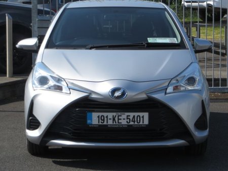 2019 Toyota Vitz - photo 2