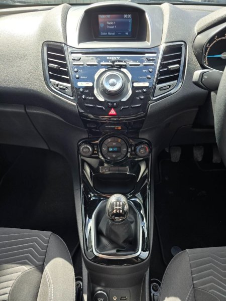 2015 Ford Fiesta - photo 12