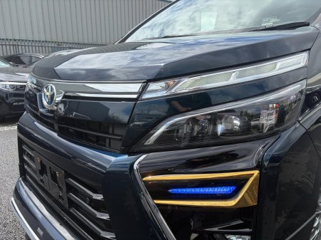 2021 Toyota Voxy - photo 4