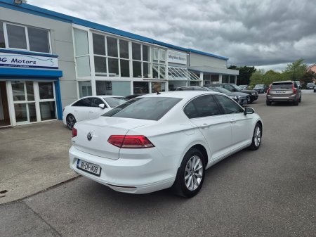 2018 Volkswagen Passat - photo 2