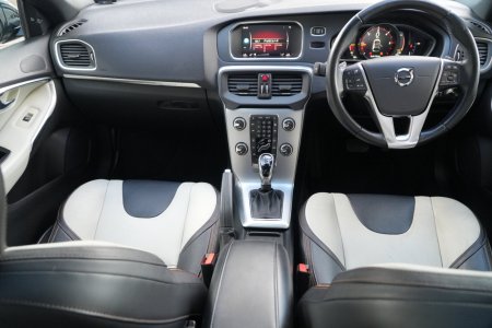 2018 Volvo V40 - photo 17