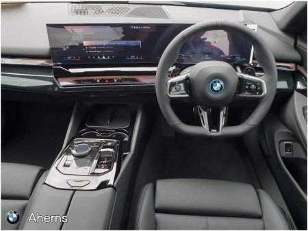 2026 BMW 5-Series - photo 6