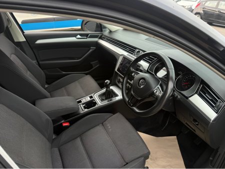 2018 Volkswagen Passat - photo 5