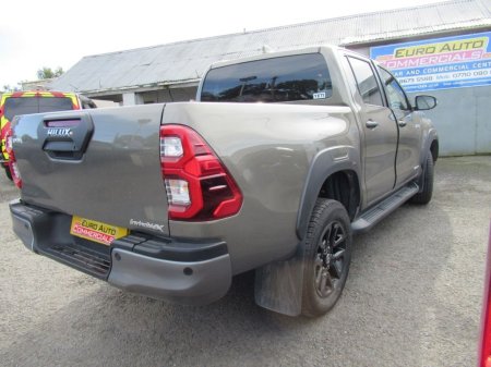 2025 Toyota Hilux - photo 9