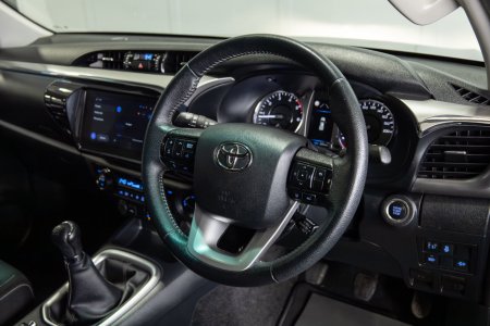 2025 Toyota Hilux - photo 9