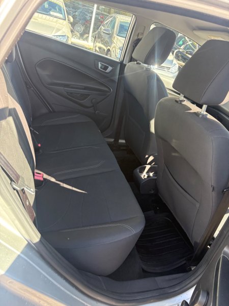 2015 Ford Fiesta - photo 15