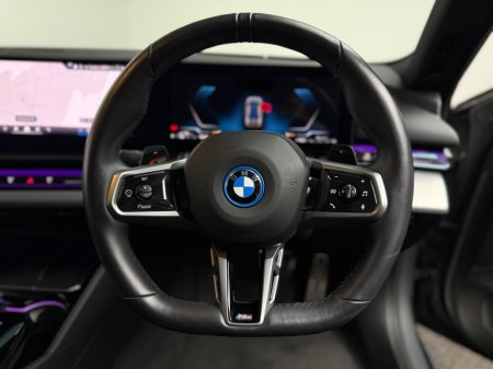 2025 BMW 5-Series - photo 15