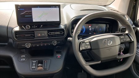2025 Toyota Proace - photo 11