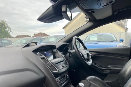 2017 Ford Focus - photo 18