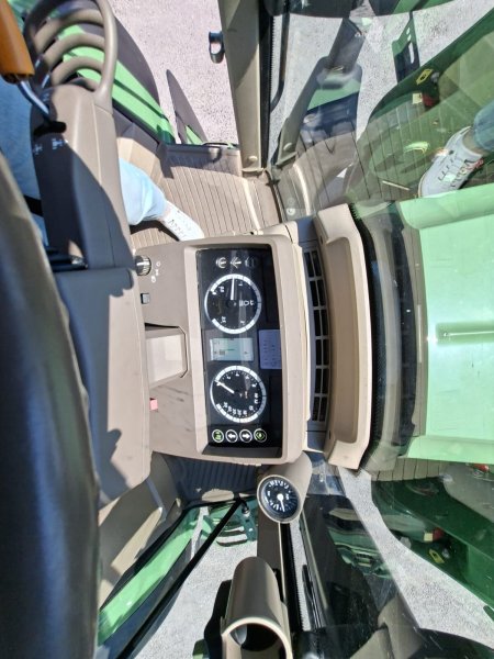 2020 John Deere 6110M - photo 7