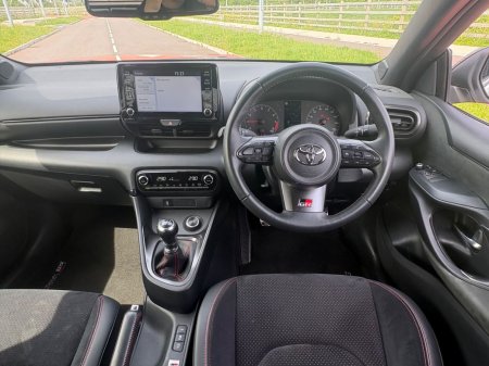 2022 Toyota Yaris - photo 11