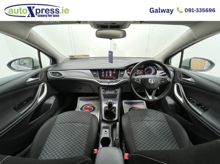 2017 Vauxhall Astra - photo 2