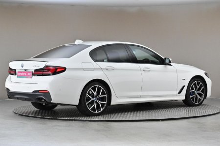 2023 BMW 5-Series - photo 9