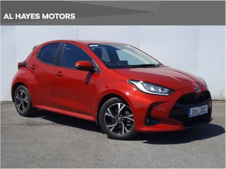 2024 Toyota Yaris **FLASH SALE**AUTOMATIC**EXCEPTIONALLY LOW MILEAGE**HYBRID** Luna Sport Monotone