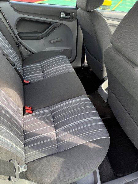 2009 Ford Focus - photo 8
