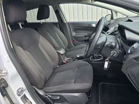 2015 Ford Fiesta - photo 10