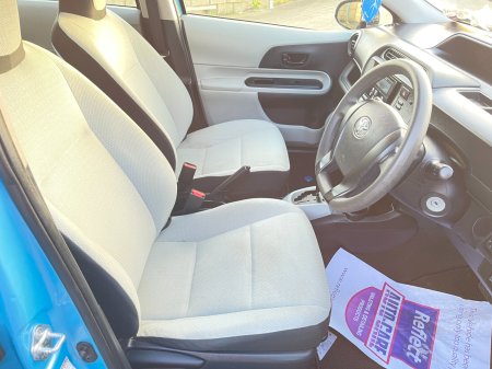 2014 Toyota Aqua - photo 14