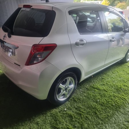 2014 Toyota Vitz - photo 4