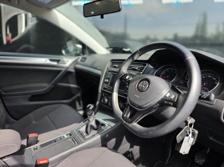 2018 Volkswagen Golf - photo 2