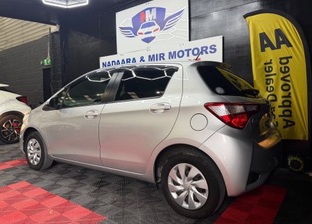 2017 Toyota Vitz - photo 17