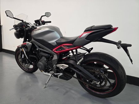 2021 Triumph Street triple - photo 6