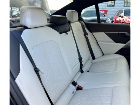 2026 BMW 5-Series - photo 25